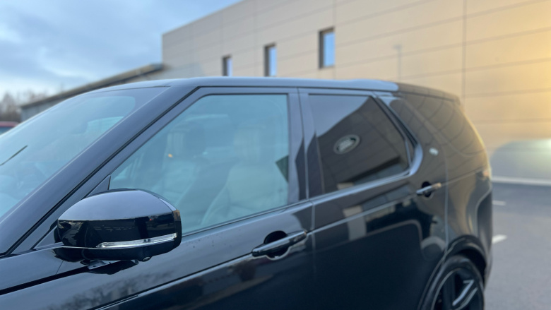 Land Rover Discovery 3.0 D300 Metropolitan Edition 5dr Auto Diesel Station Wagon